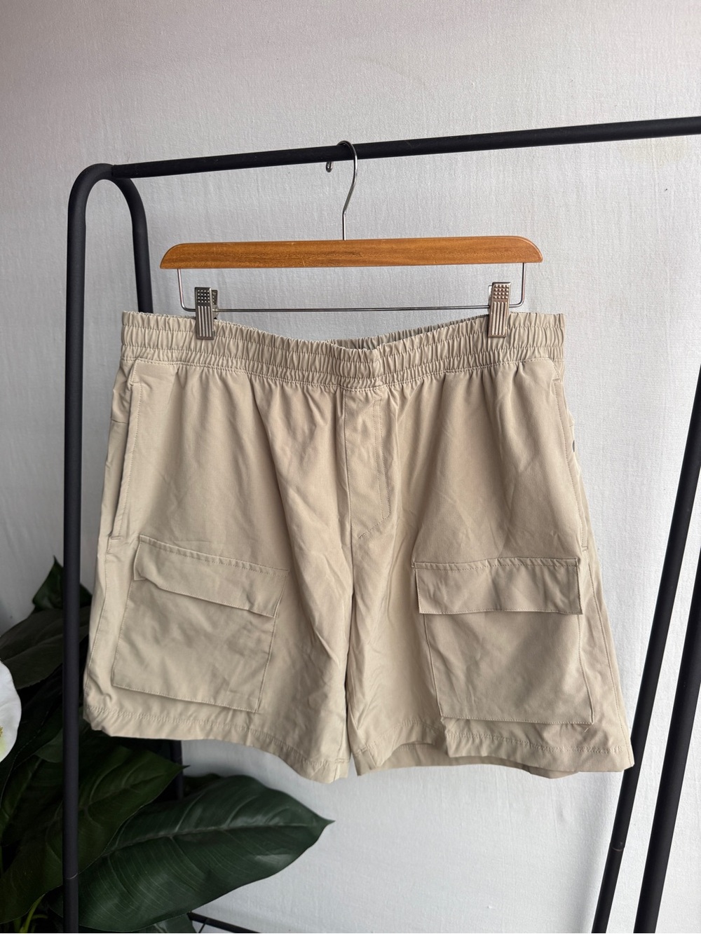 Apana Men's Lightweight Windbreaker Cargo Athletic Khaki Shorts / Size XL